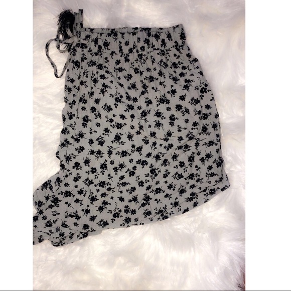 💕 Floral shorts ❣️ - Picture 5 of 11